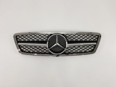 Решітка радіатора Mercedes C-Class W203 2000-2007 рік AMG стиль ( Хром із чорними вставками) MB-W203022 фото