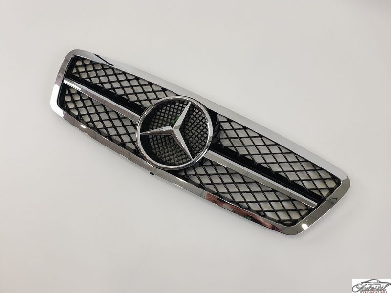 Решітка радіатора Mercedes C-Class W203 2000-2007 рік AMG стиль ( Хром із чорними вставками) MB-W203022 фото