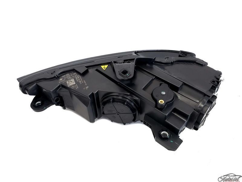 Передні фари Bi-Xenon на Audi A3 8 V 2016-2020 UDIA38V-FP18 фото
